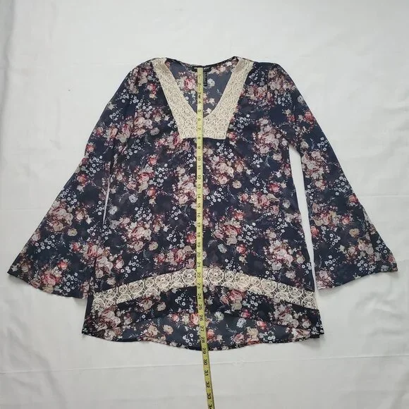 About A Girl Los Angeles Women's Sheer Floral Lace Trim Bohemian Blouse Medium - Picture 8 of 8